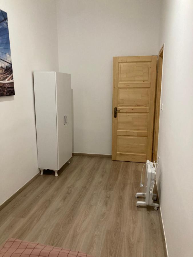 Roland Apartment Downtown - Korut Boedapest Buitenkant foto